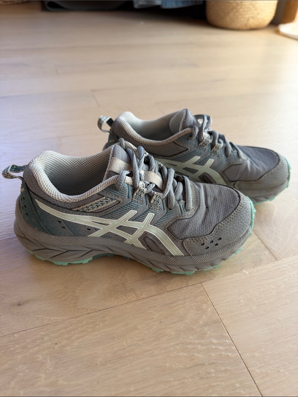 asics - Picture 2 of 11